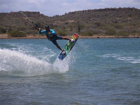 Kitesurfing in Willemstad (Curaçao) .